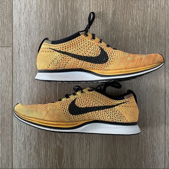 Nike Flyknit Racer - Picture 2 of 7
